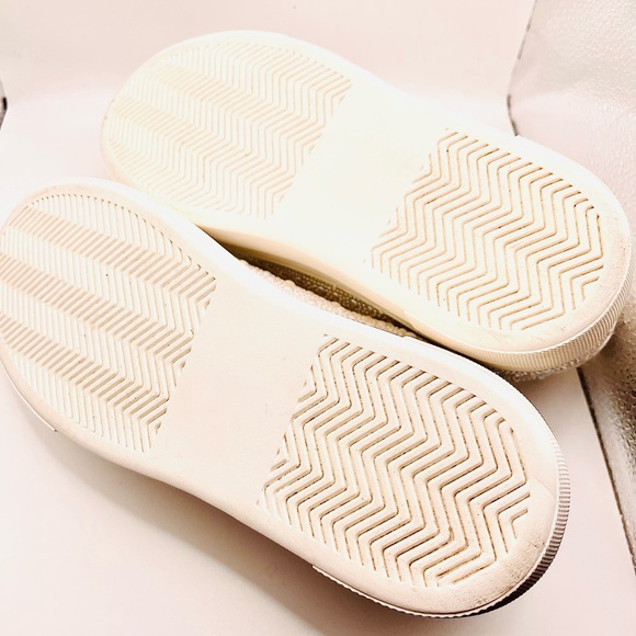 Betsey Johnson Pearl Wedding Tennis Shoes Sneakers Kick off the Heals and Dance - Picture 3 of 5